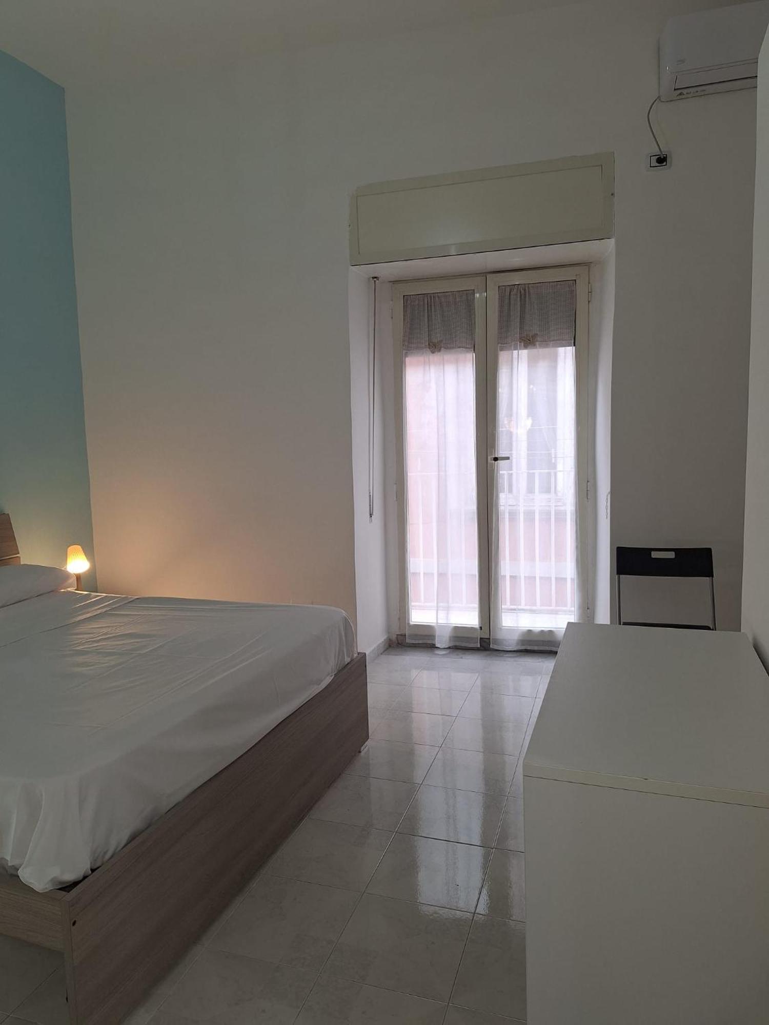 Cisterna'S House Hotell Neapel Rum bild